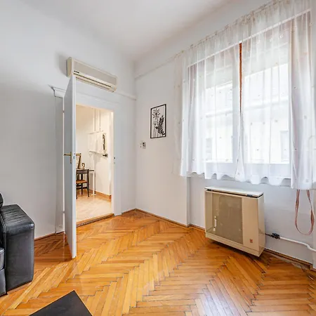 Appartamento Heart Of The - Spacious With Ac -by Astoria