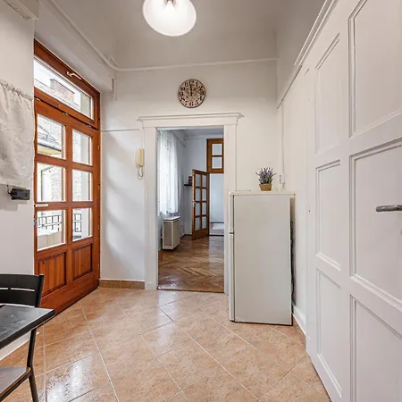 Heart Of The - Spacious -by Astoria Apartment *