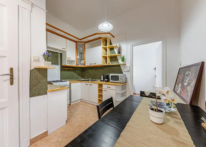 Lägenhet Heart Of The - Spacious With Ac -by Astoria Budapest