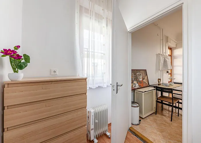 Lägenhet Heart Of The - Spacious With Ac -by Astoria