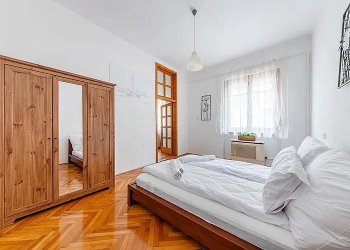 Heart Of The - Spacious With Ac -by Astoria Lägenhet *